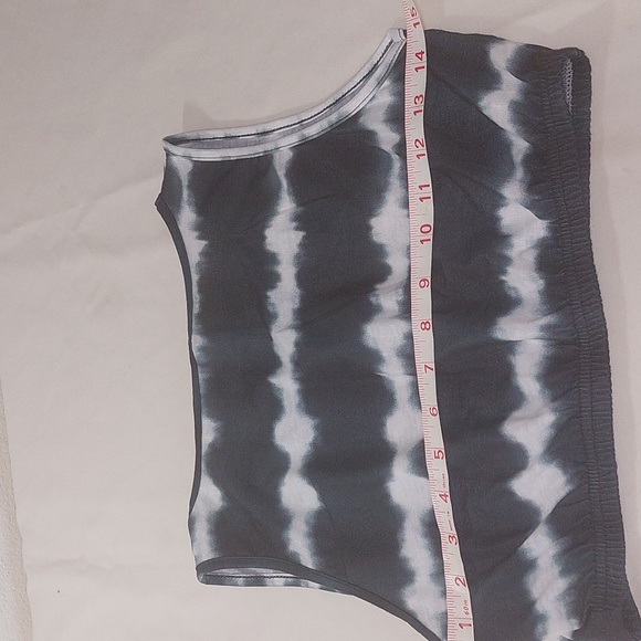 True Rocks .It was way to Small on me !Please see The Measurements.Black&White. - Picture 6 of 7